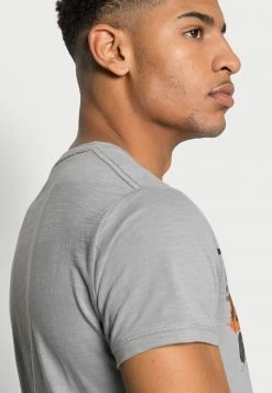 Pepe Jeans AMERSHAM - T-shirt Imprimé - Slate -Pepe Jeans Soldes Magasin 02148a31882c45da802e9b76330f9d76