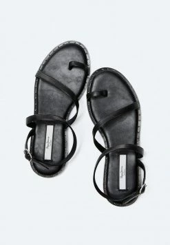 Pepe Jeans HAYES BASS - Tongs - Black 8 Pepe Jeans HAYES BASS - Tongs - Black -Pepe Jeans Soldes Magasin 1042876d194945f9abe20d299e9ff321