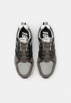 Pepe Jeans TRAIL BACK - Baskets Basses - Walnut -Pepe Jeans Soldes Magasin 13acfd7c6be84db2a47baa3c01dba4ad