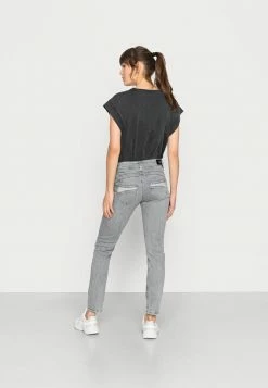 Pepe Jeans BROOKES - Jean Slim - Denim -Pepe Jeans Soldes Magasin 155c61205a784a8dbd408f99a524d469