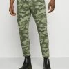 Pepe Jeans JOHNSON CAMO - Pantalon De Survêtement - Forest Green