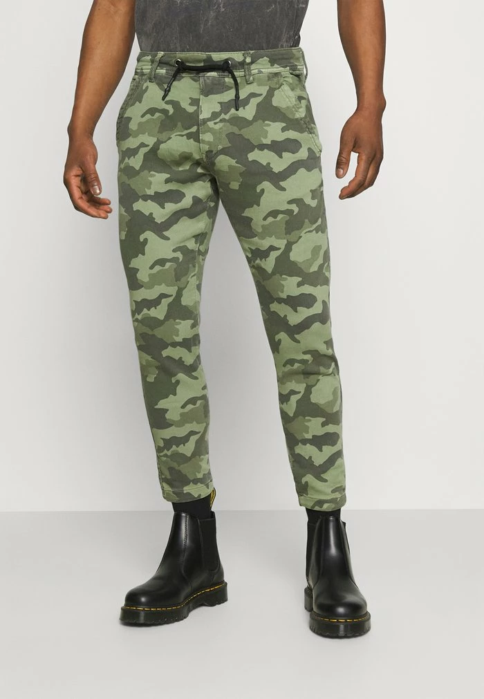 Pepe Jeans JOHNSON CAMO - Pantalon De Survêtement - Forest Green 1 Pepe Jeans JOHNSON CAMO - Pantalon De Survêtement - Forest Green