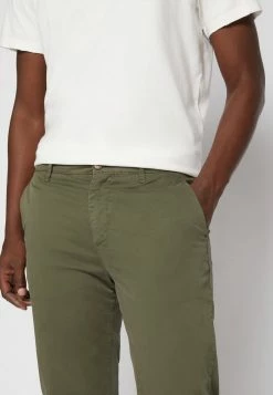 Pepe Jeans NEWTON - Chino - Olive -Pepe Jeans Soldes Magasin 2bf6f4f5b4bb4ecb8adf363c3be004fe