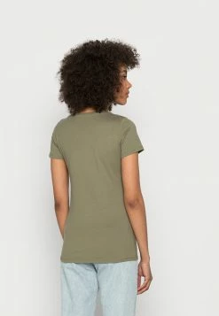 Pepe Jeans BAIA - T-shirt Imprimé - Vineyard Green 7 Pepe Jeans BAIA - T-shirt Imprimé - Vineyard Green -Pepe Jeans Soldes Magasin 65a03c0818954739a680c04890b73ad5