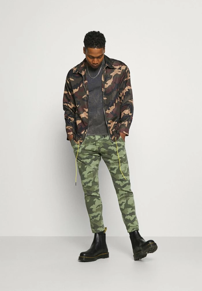 Pepe Jeans JOHNSON CAMO - Pantalon De Survêtement - Forest Green 2 Pepe Jeans JOHNSON CAMO - Pantalon De Survêtement - Forest Green – Image 2