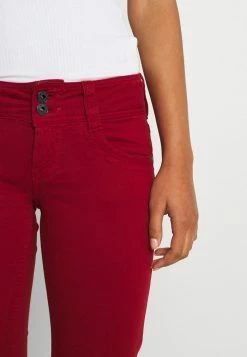 Pepe Jeans GEN - Jean Slim - Currant -Pepe Jeans Soldes Magasin 6cd81a93d6a7479a90ae8773f6085176