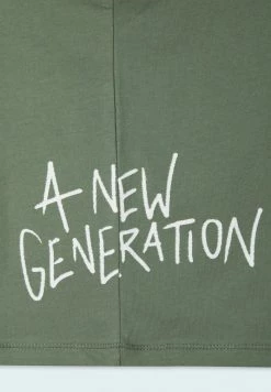 Pepe Jeans CORY - T-shirt Imprimé - Vineyard Green -Pepe Jeans Soldes Magasin 741d11410a4d410d8a533645146cbe63