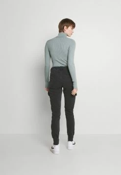 Pepe Jeans NEW CRUSADE - Pantalon Cargo - Charcoal 8 Pepe Jeans NEW CRUSADE - Pantalon Cargo - Charcoal -Pepe Jeans Soldes Magasin 841851a1341647e7b7104e0f7fec09cd