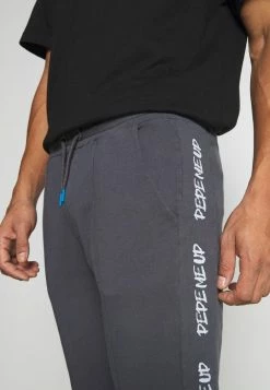 Pepe Jeans DONOVAN - Pantalon De Survêtement - Steel Grey 9 Pepe Jeans DONOVAN - Pantalon De Survêtement - Steel Grey -Pepe Jeans Soldes Magasin a912cf81e9c146f2bf47a5ce6e3054c6