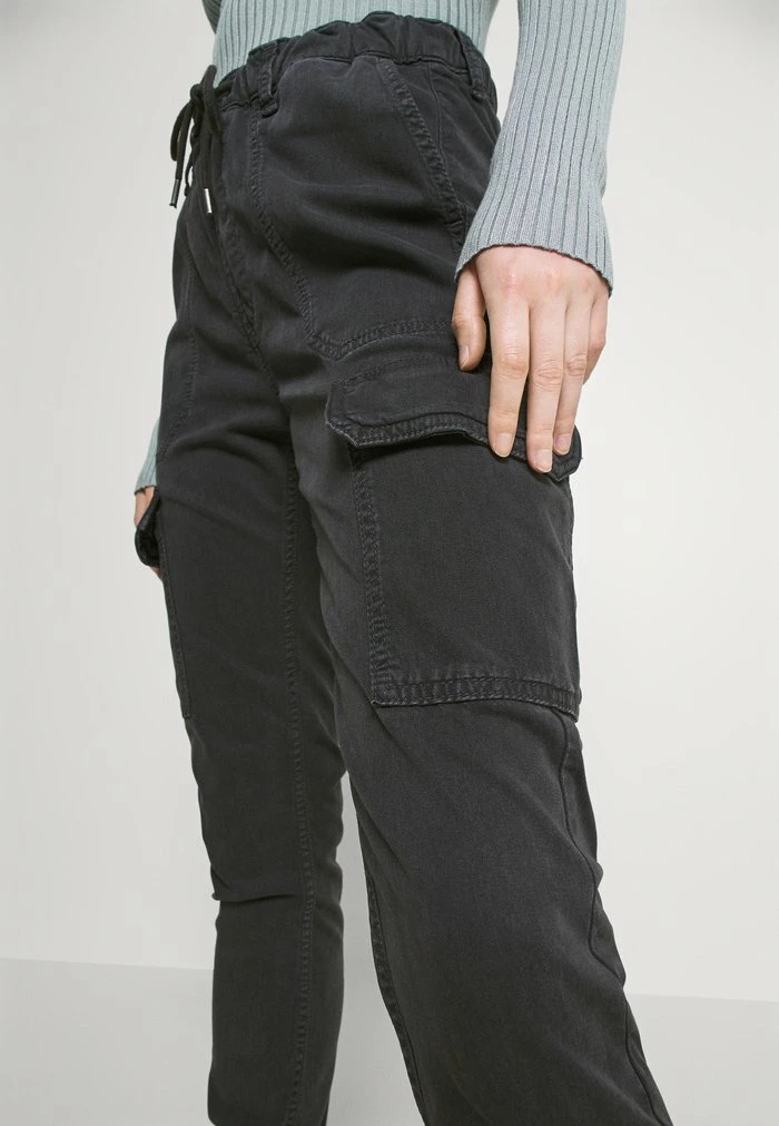 Pepe Jeans NEW CRUSADE - Pantalon Cargo - Charcoal 5 Pepe Jeans NEW CRUSADE - Pantalon Cargo - Charcoal – Image 5