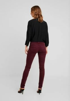 Pepe Jeans KATHA - Pantalon Classique - Bordeaux -Pepe Jeans Soldes Magasin b8ac5fe984cf4fc293e8c1b918e328f1