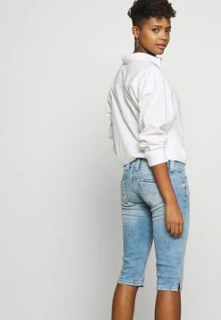 Pepe Jeans VENUS CROP - Short En Jean - Denim -Pepe Jeans Soldes Magasin cfd457b742824960be236668af588b3a